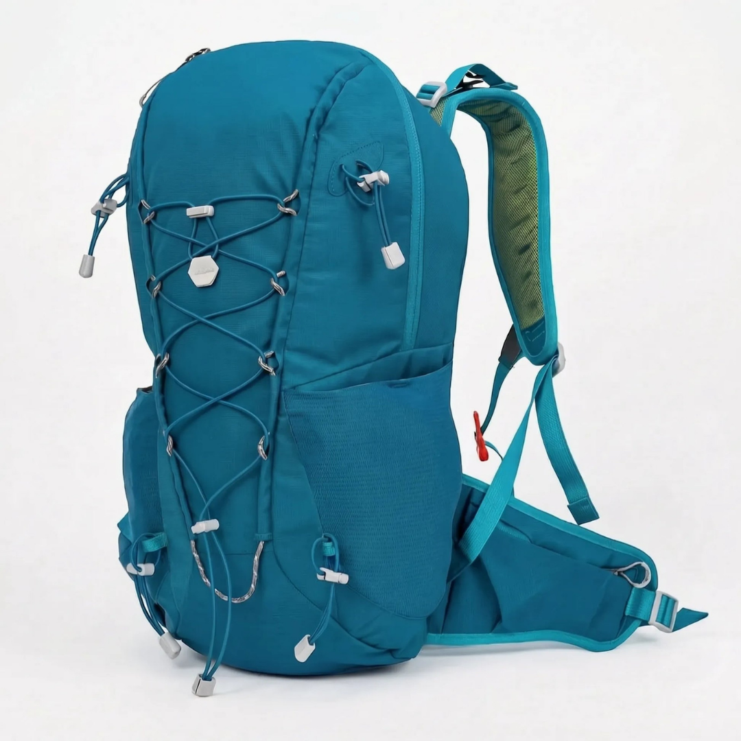 Niebieski plecak outdoorowy 25L – widok z boku z elastyczną kieszenią na bidon