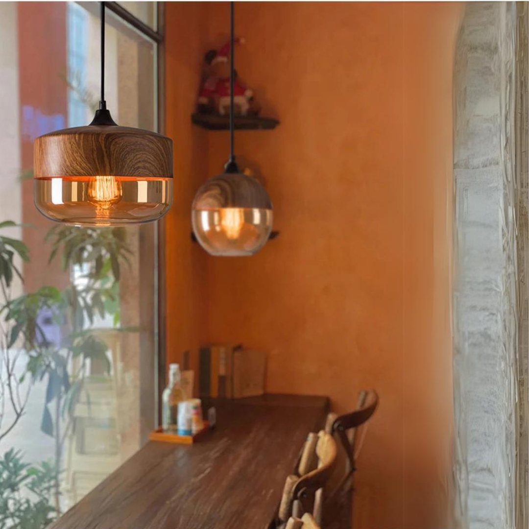 Lampa wisząca nad stołem jadalnym – efekt przytulnego oświetlenia