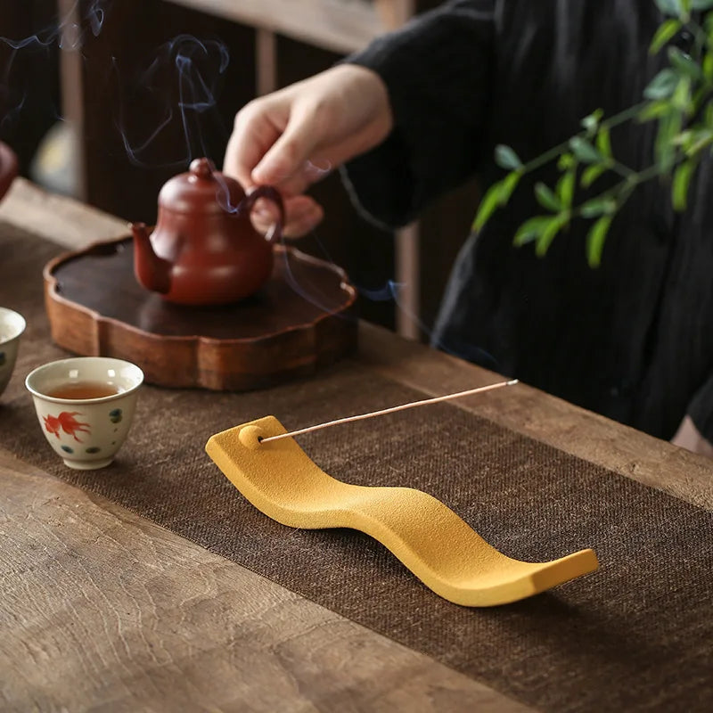 Ceramiczny Holder na Kadzidło Falisty – Elegancka Dekoracja do Wnętrz, Trwały Materiał, Idealny do Medytacji 6