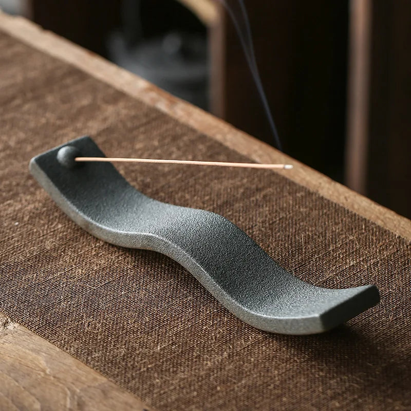 Ceramiczny Holder na Kadzidło Falisty – Elegancka Dekoracja do Wnętrz, Trwały Materiał, Idealny do Medytacji 8