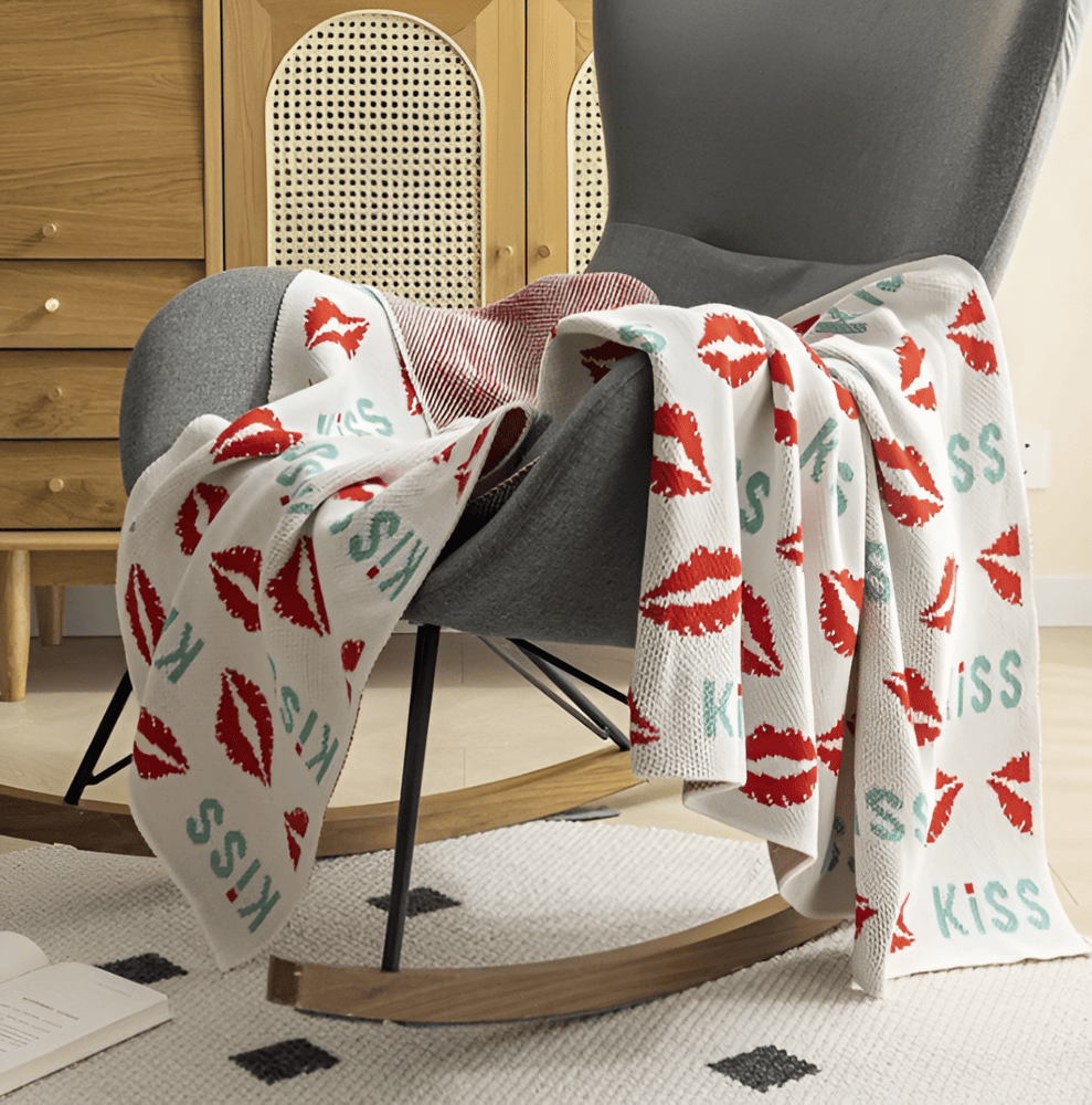 Ciepły Koc Fleece z Wzorem Serc 130x150 cm – Miękka Narzuta z Poliesteru i Bawełny do Użytku Całorocznego 4