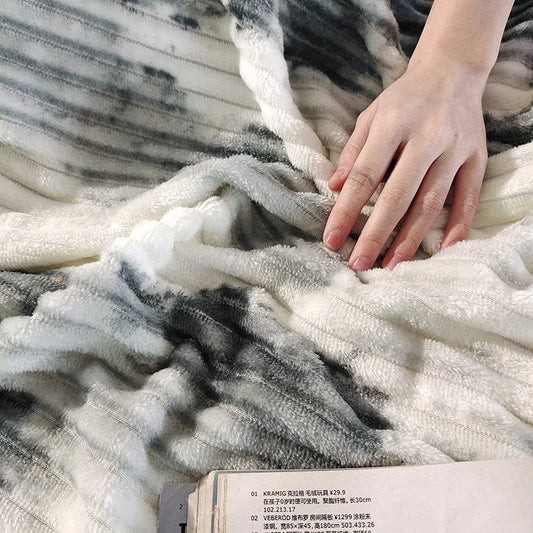 Ciepły Koc z Flaneli w Paski, Miękki Narzut na Sofę, Idealny do Drzemki, 150x200 cm 1