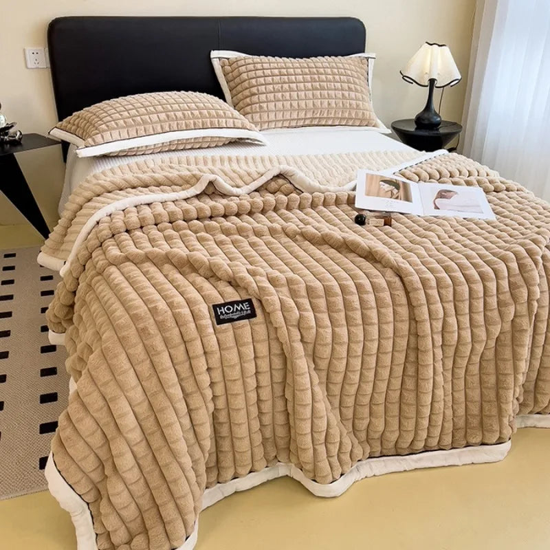 Ciepły koc do salonu z tkaniny coral fleece – khaki