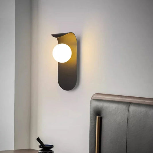 Kinkiet ścienny z żelaza i szkła – Nowoczesna lampka nocna LED do sypialni, elegancki design, kompaktowe wymiary 25 × 9,5 cm 1