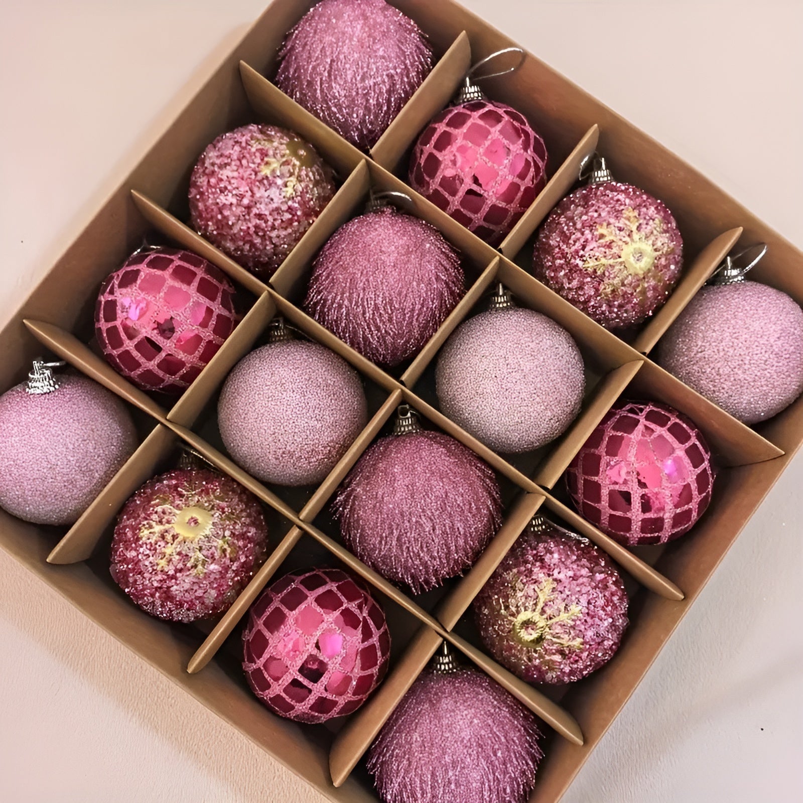 Kolorowe Bombki Choinkowe 16 Sztuk Ø 6 cm – Plastikowe Ozdoby Choinkowe na Święta 6