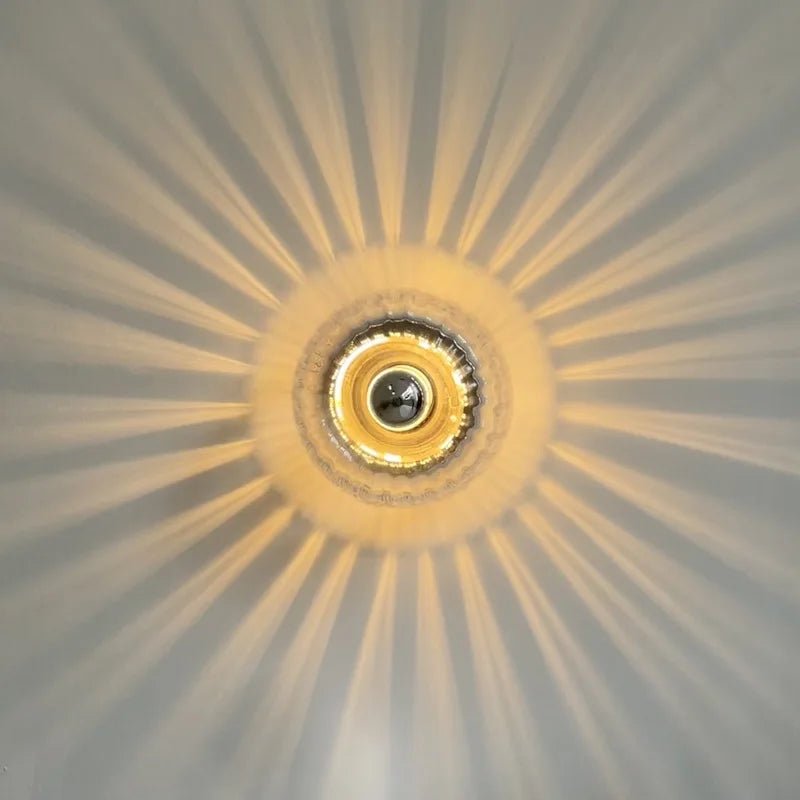 Lampa Ścienna Bauhaus w Stylu Skandynawskim, Szklana Kinkiet Ścienny do Nowoczesnych Wnętrz, Metal i Szkło, E14, Ø16cm 1