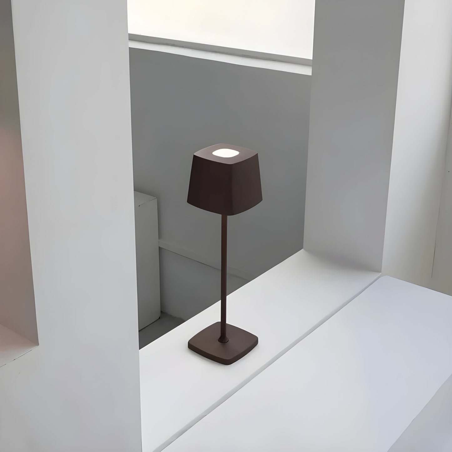Lampa stołowa bezprzewodowa LED – Elegancka i przenośna lampka nocna idealna do salonu i ogrodu, wodoodporna konstrukcja