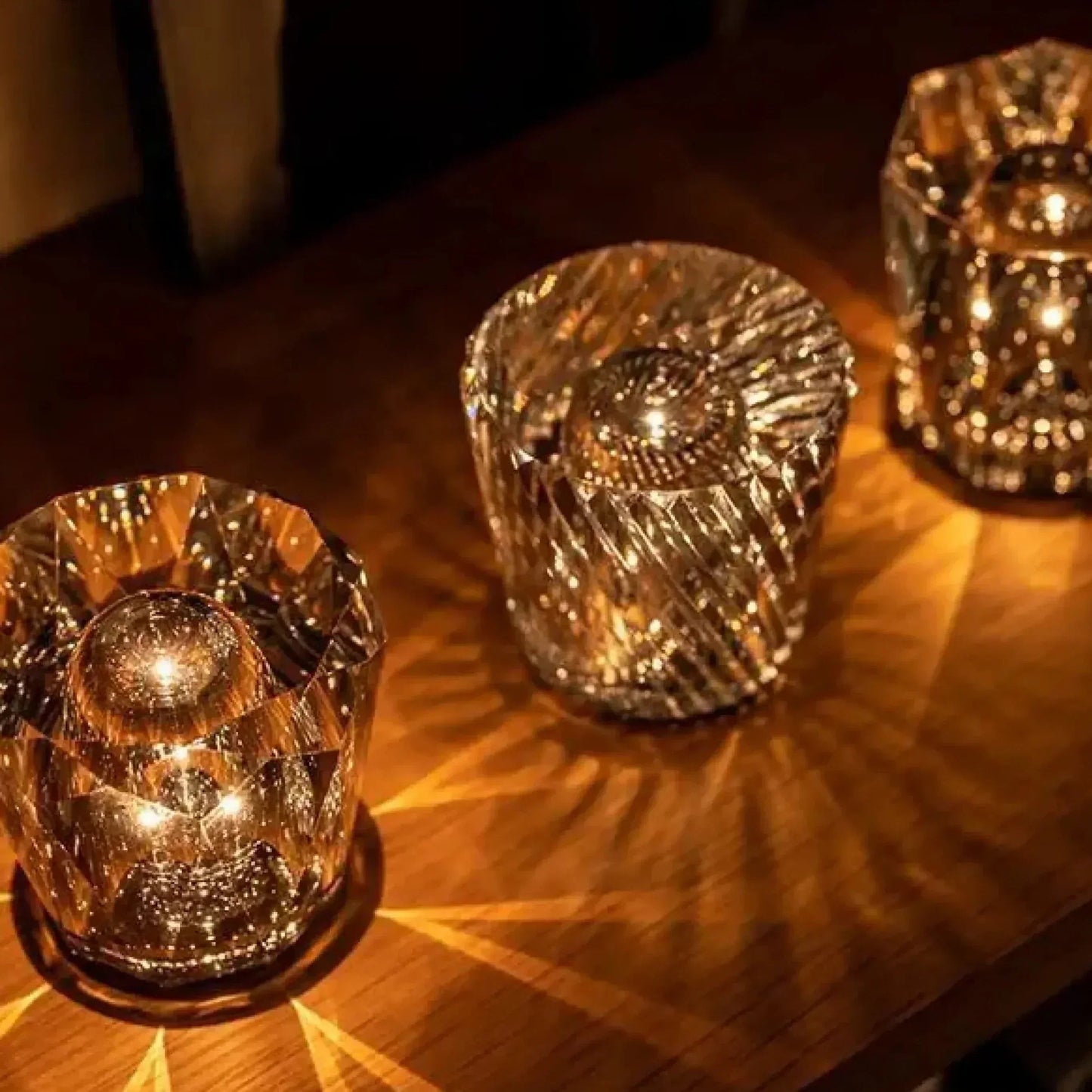 Luksusowa Lampka Stołowa LED Bezprzewodowa z Kryształowym Designem – Elegancka Lampa Stołowa Szklana do Wnętrz 1