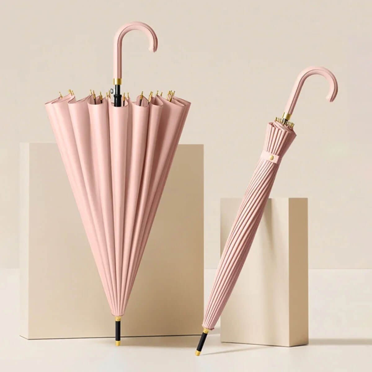 Elegancki parasol damski z rączką ze skóry – szczegół chwytu
