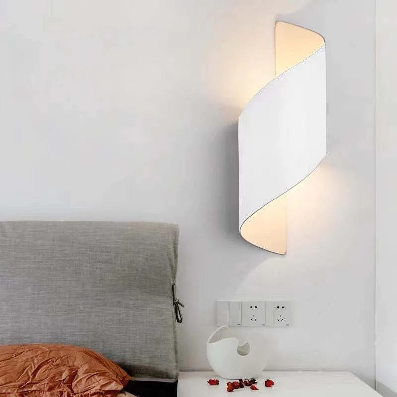 Nowoczesna Lampa Ścienna LED Spiralna, Kinkiet Ścienny Metalowy w Białym/Czarnym Kolorze do Salonu i Holu 0