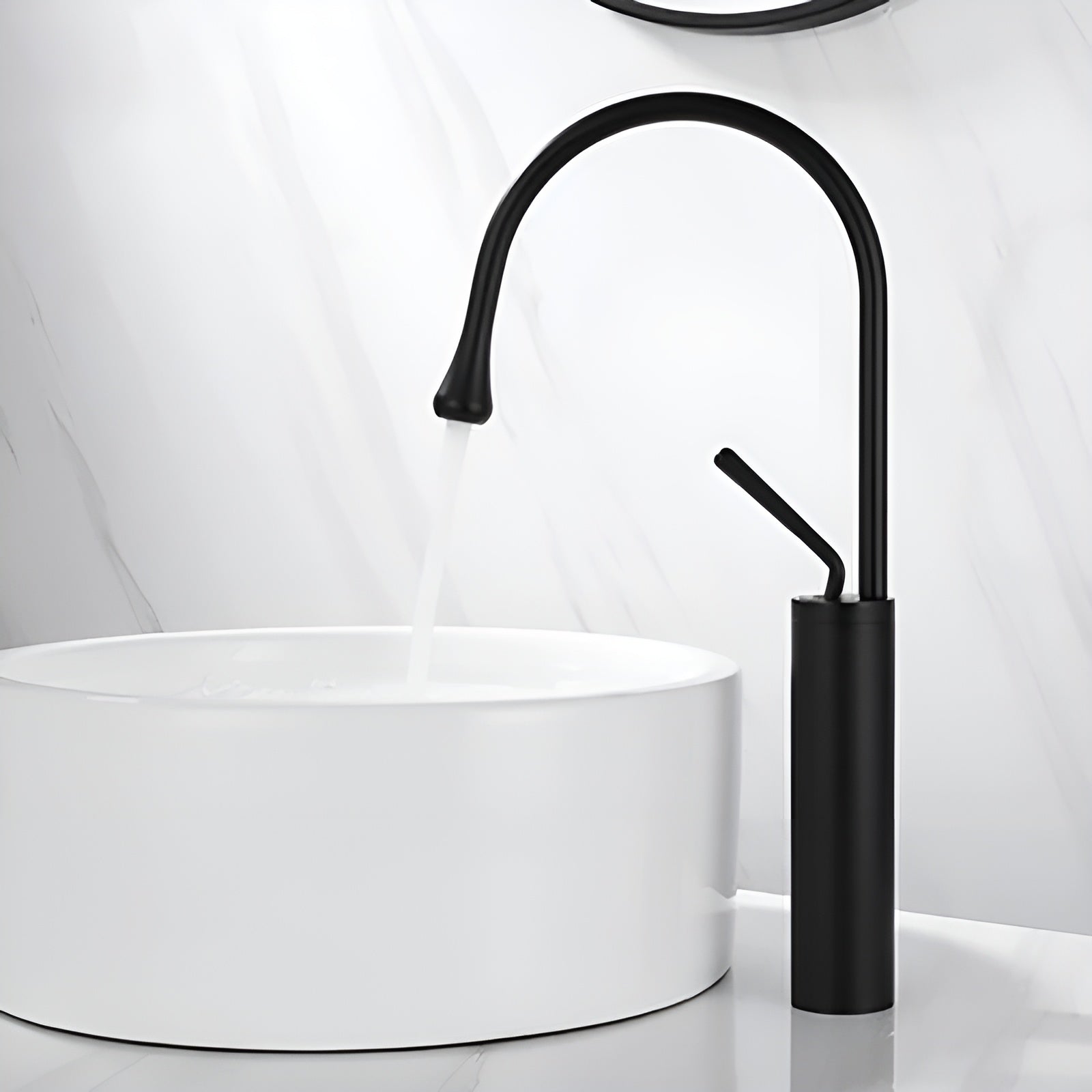 Obrotowy metalowy kran – elegancki design do kuchni i łazienki z obrotem 360° zapewniającym optymalną swobodę ruchu 4