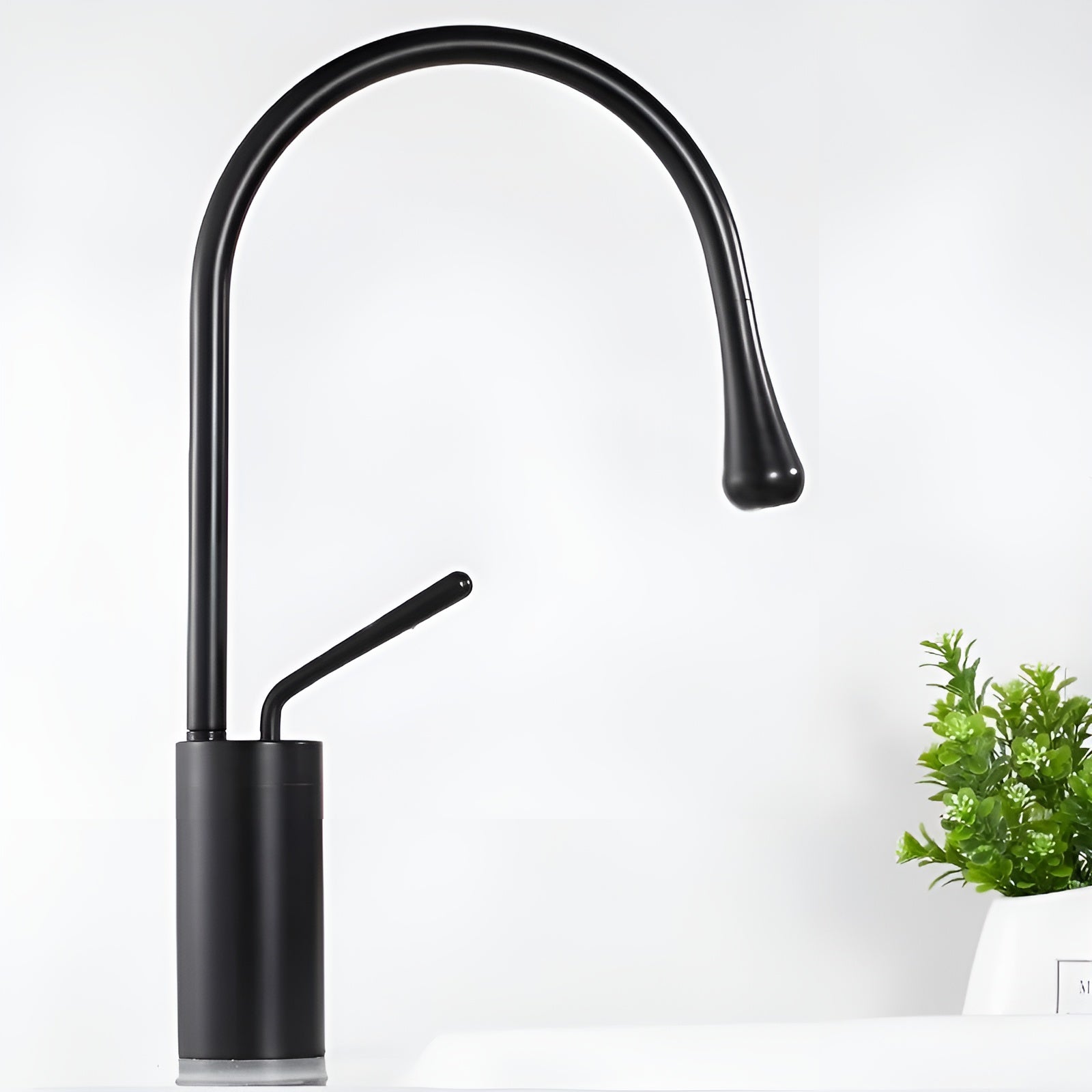 Obrotowy metalowy kran – elegancki design do kuchni i łazienki z obrotem 360° zapewniającym optymalną swobodę ruchu 7