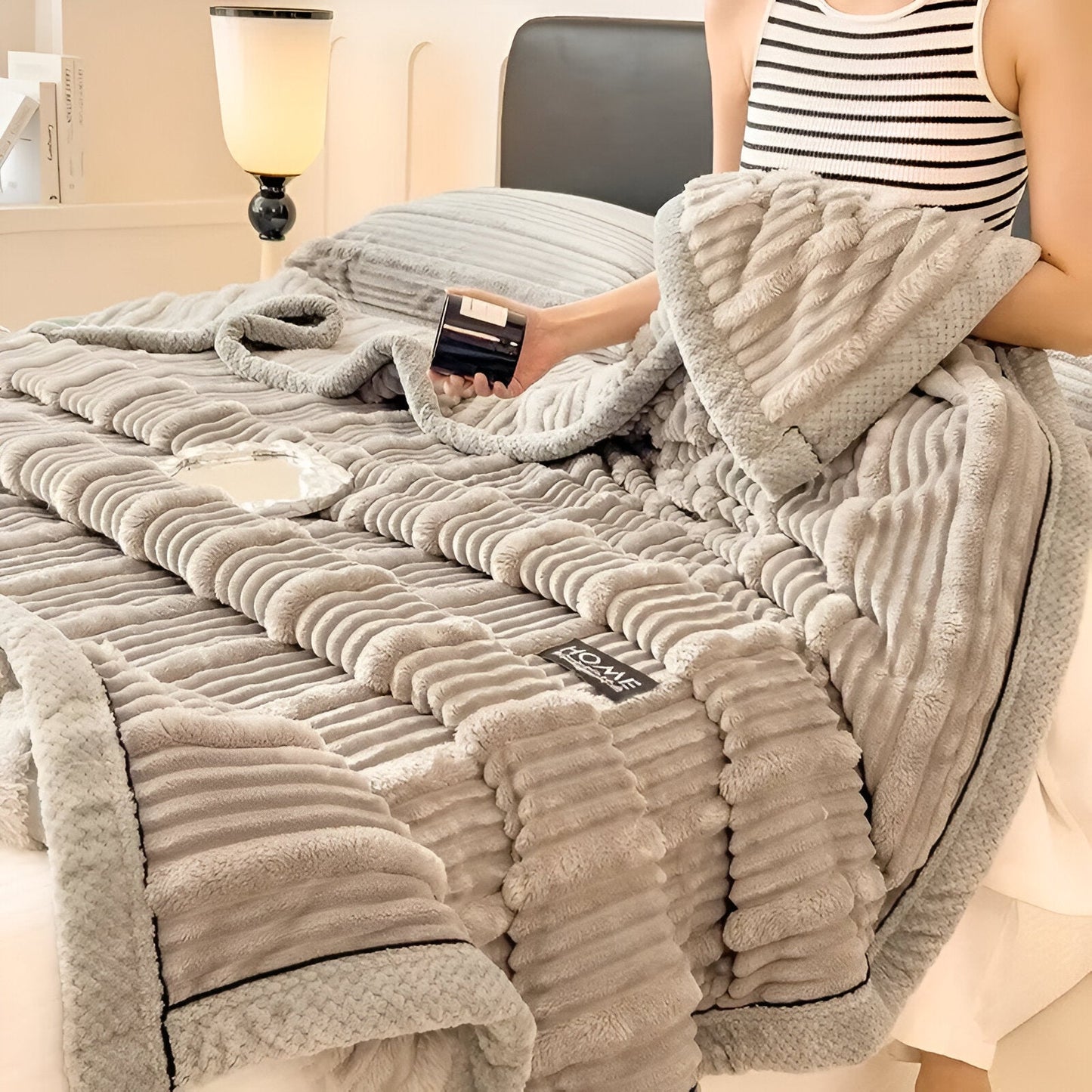 Pled w Paski 100% Poliester 150x200 cm – Stylowy Pled na Łóżko i Kanapę, Ciepły i Trwały, Idealny na Cały Rok 2