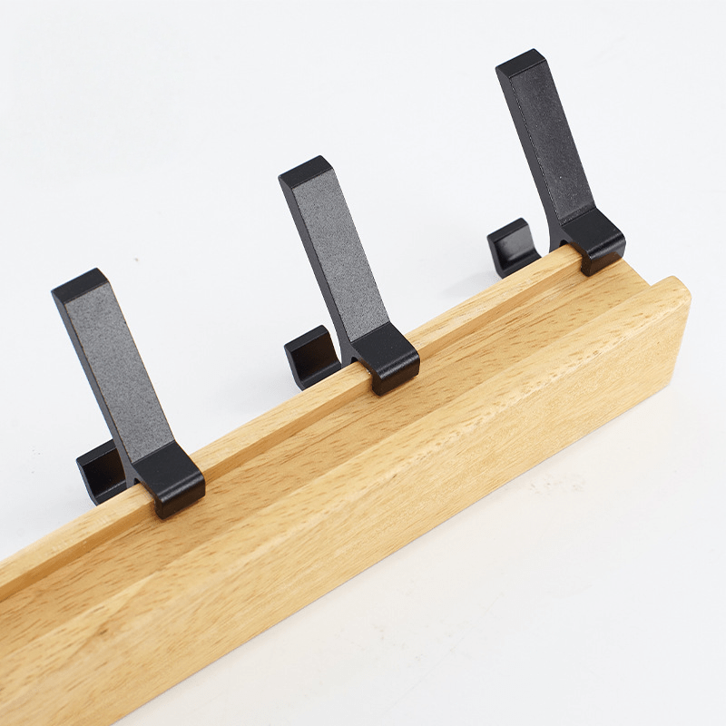 Wieszak ścienny na ubrania z drewna kauczukowego i aluminium – elastyczne rozwiązanie do przechowywania z 5 łatwymi do przenoszenia haczykami do przedpokoju i sypialni 7