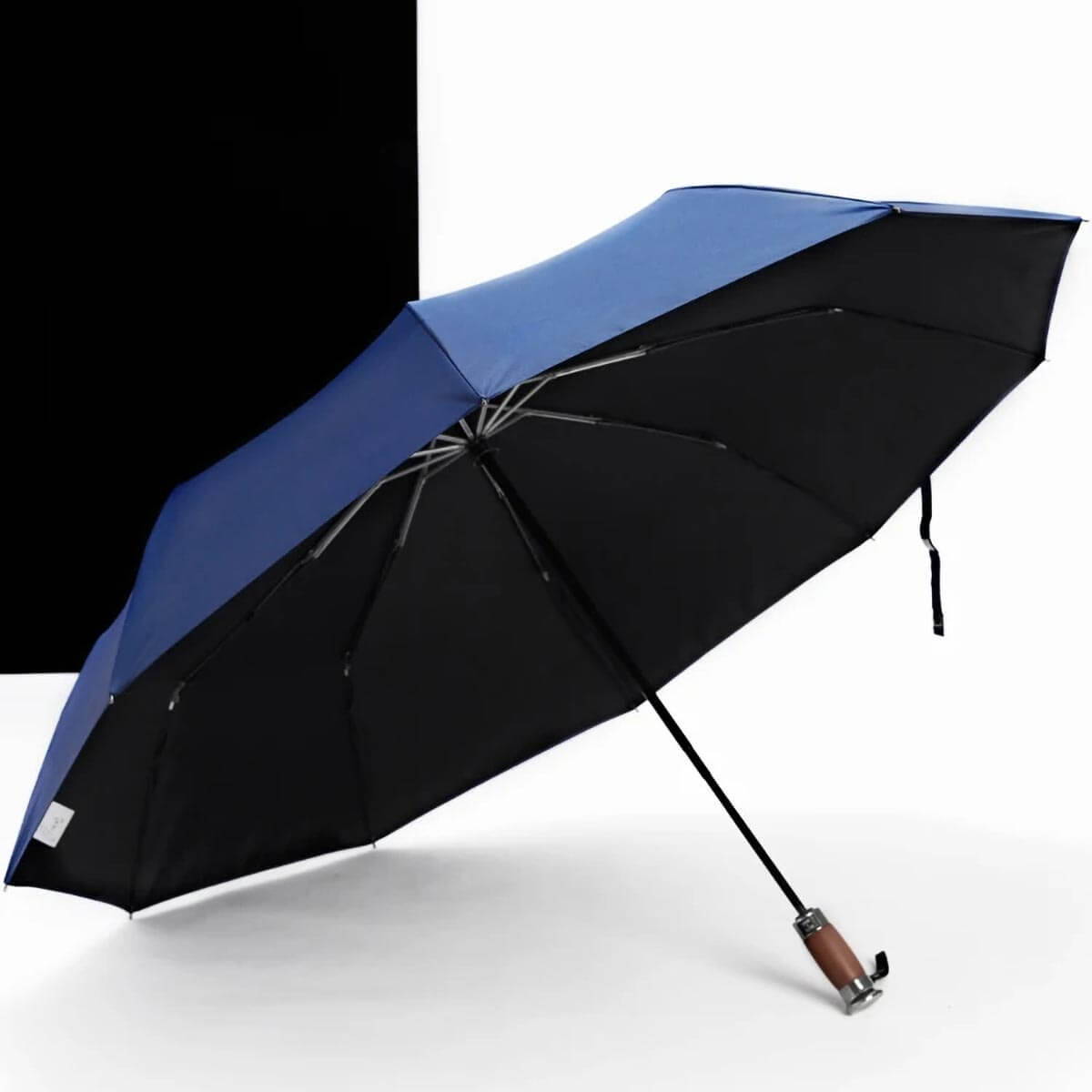 Parasol składany z drewnianą rączką złożony do rozmiaru 38 cm
