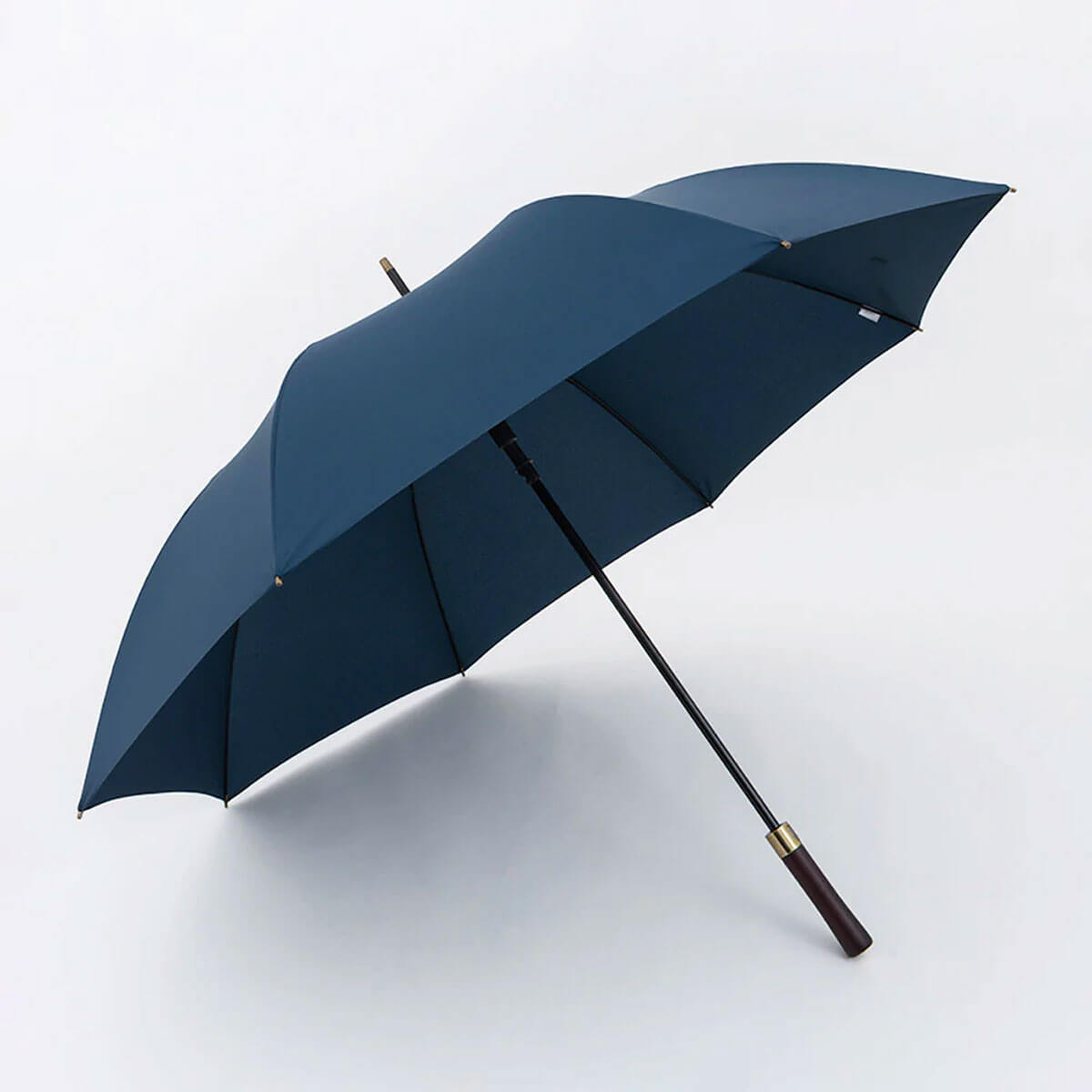 Duży parasol z czaszą 132 cm chroniący przed deszczem