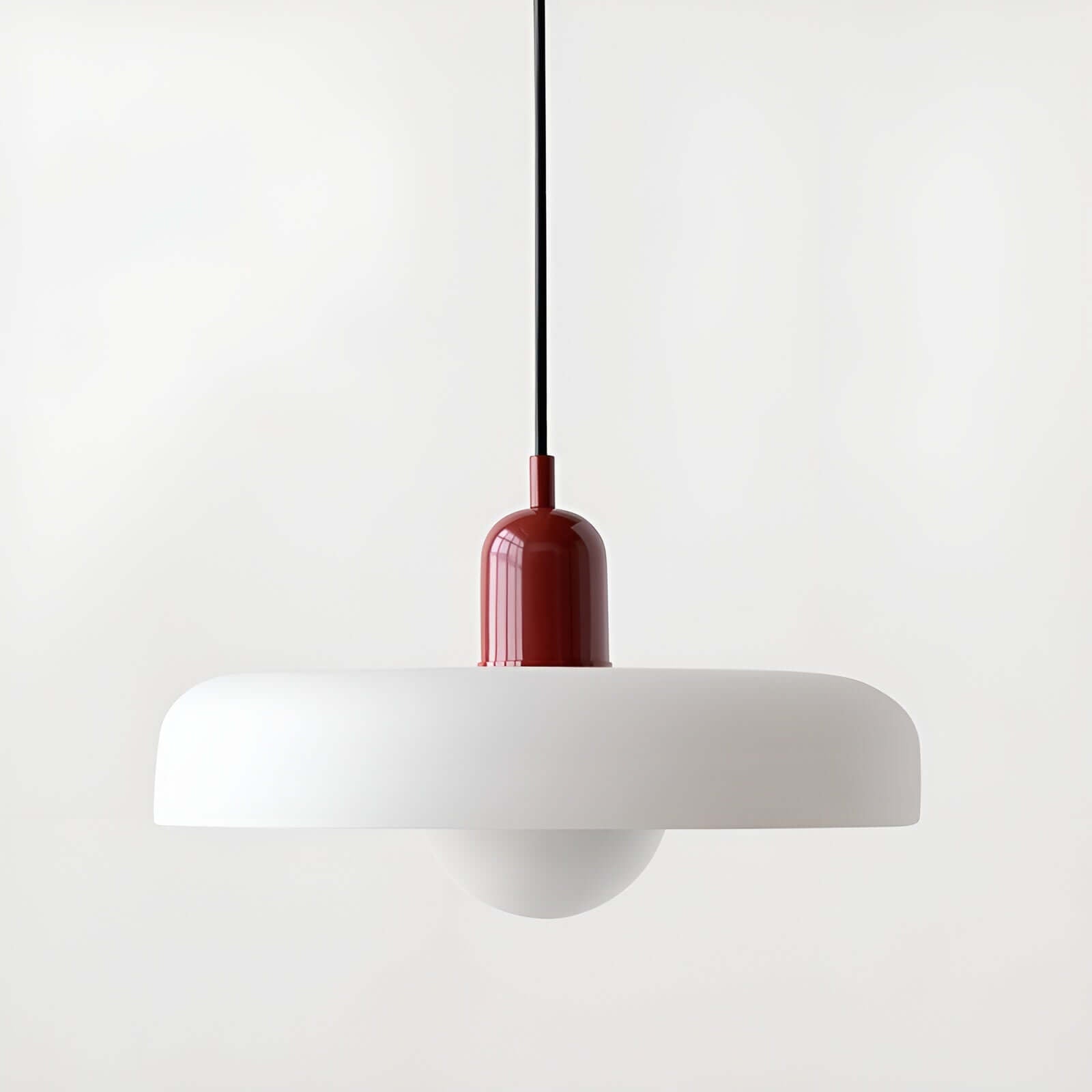 Szklana lampa wisząca Bauhaus z minimalistycznym designem i regulowanym zawieszeniem.