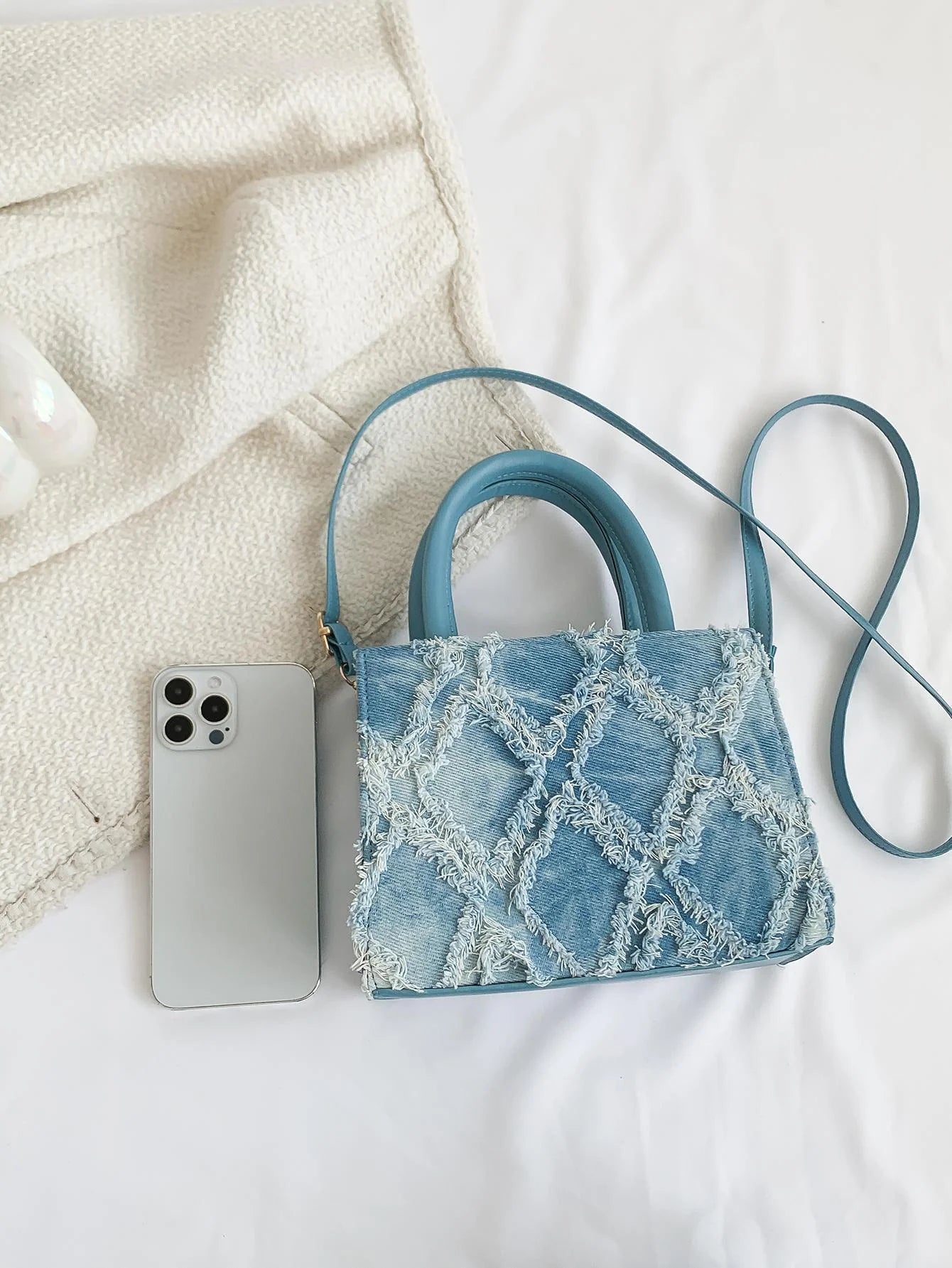 Torba crossbody jeansowa z odczepianym pasem – boczny widok