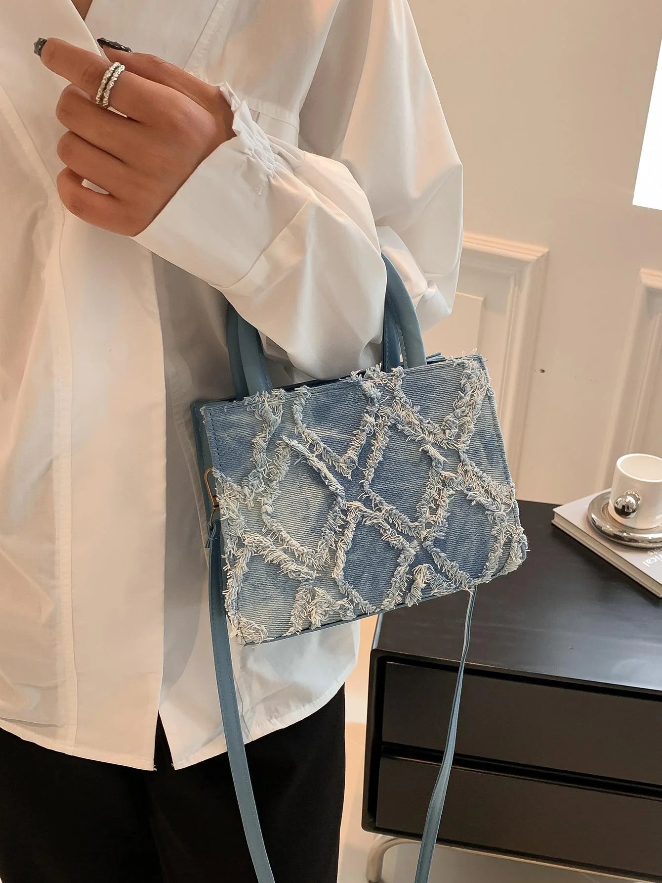 Mini torba crossbody w kolorze różowym – widok z przodu