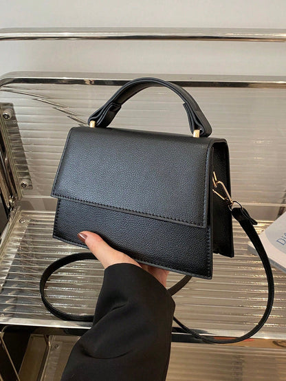 Torebka crossbody na co dzień – biała, detale wykończenia