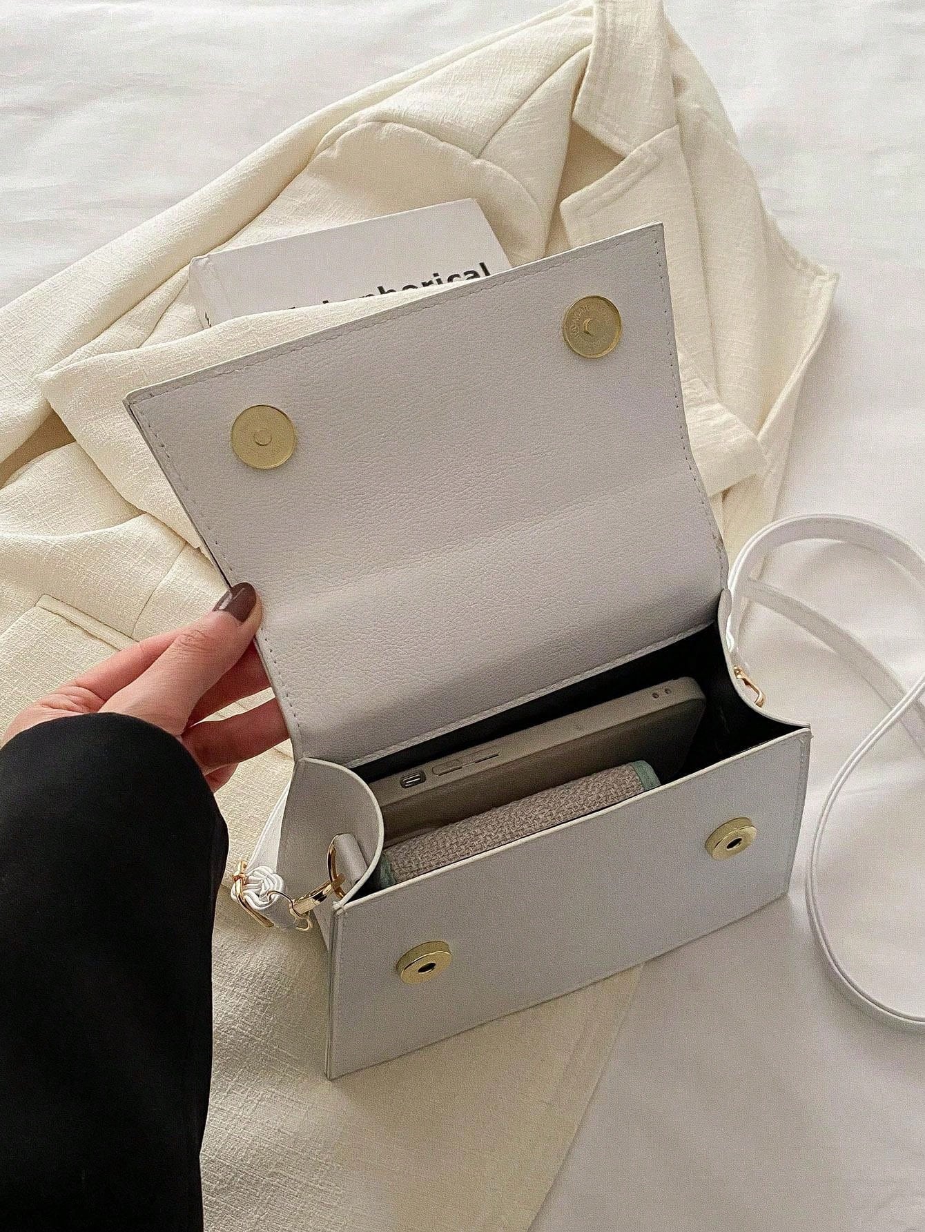 Mała kwadratowa torebka crossbody – porównanie kolorów