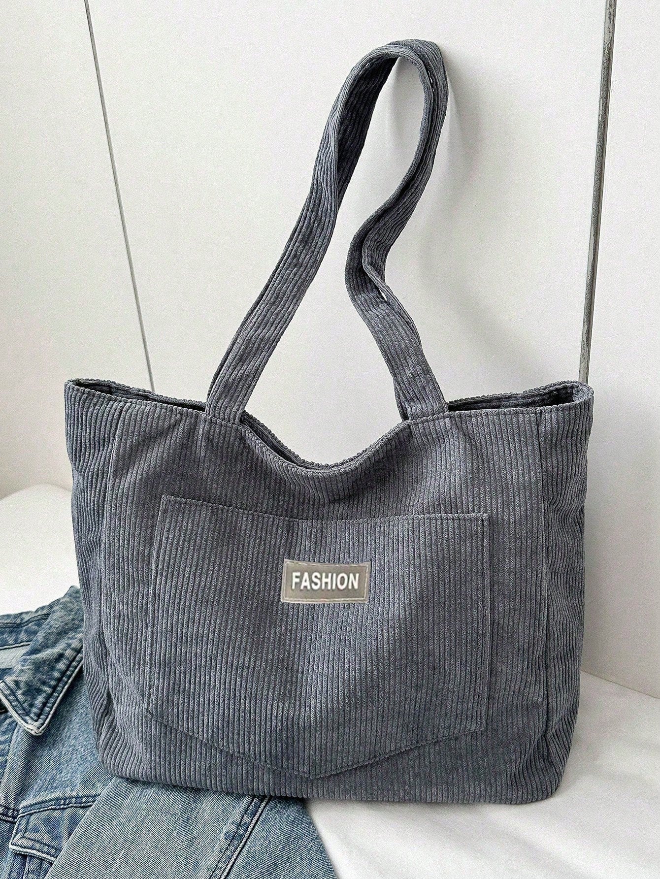 Biała sztruksowa torba shopper – codzienne użytkowanie