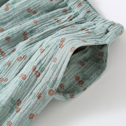 Komplet do spania damski kimono – zbliżenie na kwiatowy wzór rustykalny