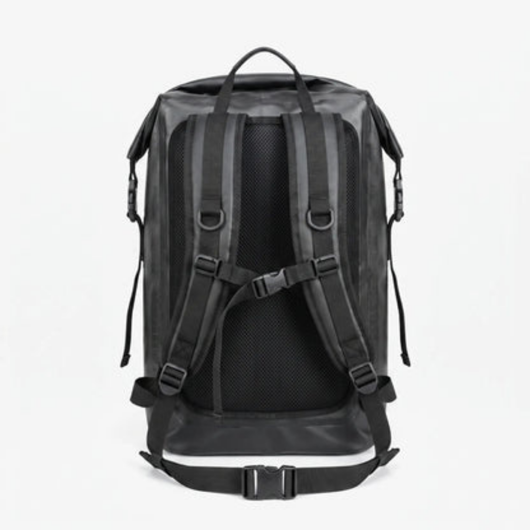 Czarny plecak turystyczny 35 L z zamknięciem rolltop – widok z boku