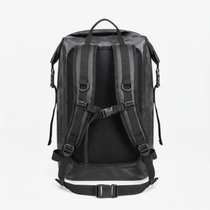 Czarny plecak turystyczny 35 L z zamknięciem rolltop – widok z boku