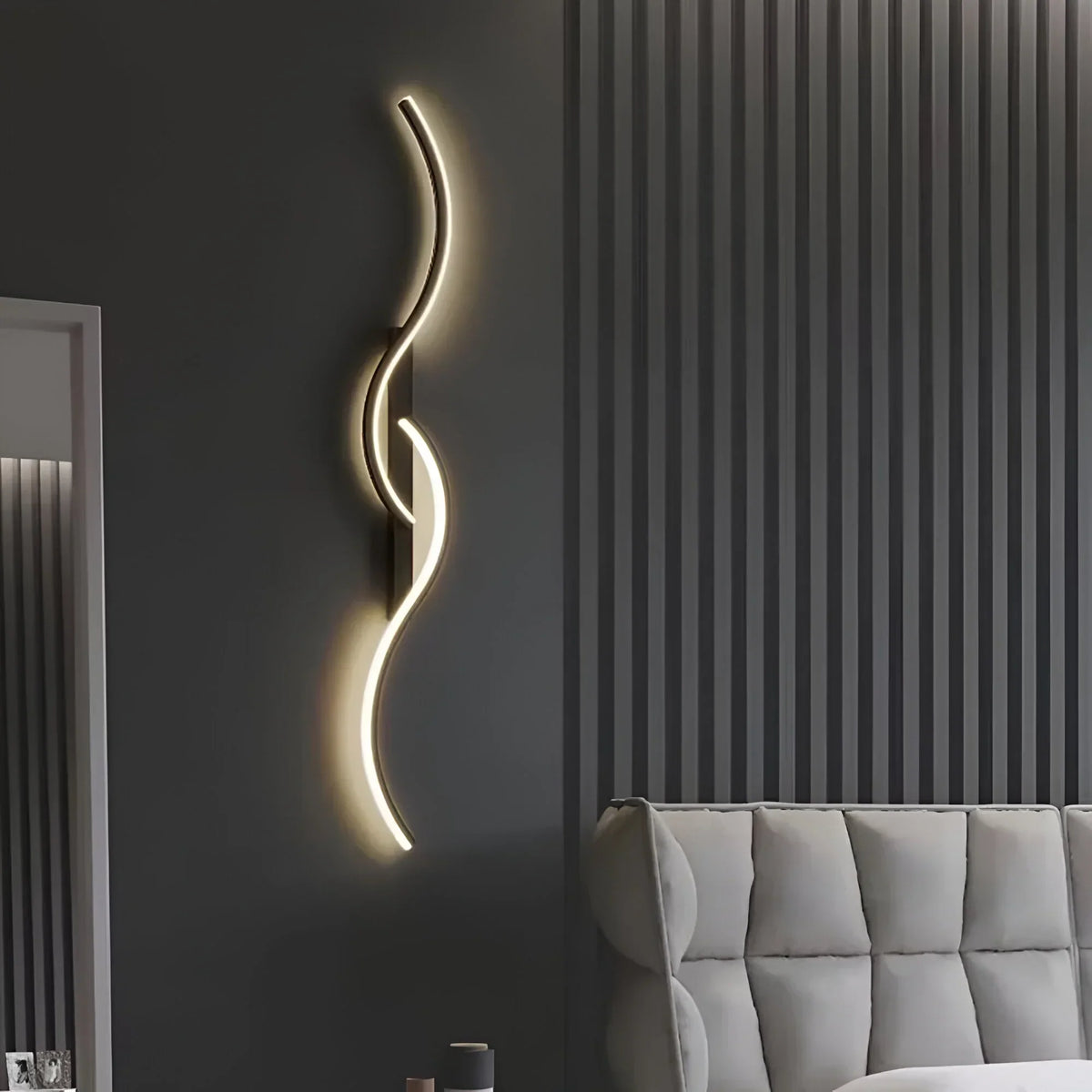 Wygięta lampa ścienna LED – efekt świetlny w pomieszczeniu
