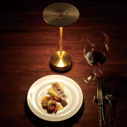 Bezprzewodowa Lampa Stołowa LED w Złotym Kolorze z Regulacją Jasności – Idealna do Salonu i Biura 6