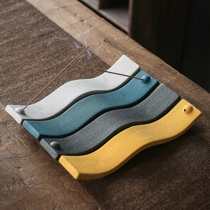Ceramiczny Holder na Kadzidło Falisty – Elegancka Dekoracja do Wnętrz, Trwały Materiał, Idealny do Medytacji 2