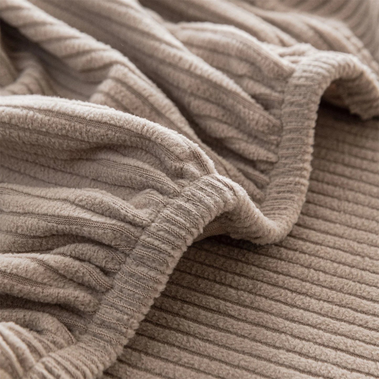 Czarny Sztruksowy Narzuta na Sofę – Rozciągliwy Materiał, Stylowy Design i Ochrona przed Zarysowaniami [narzuta na sofę] 7