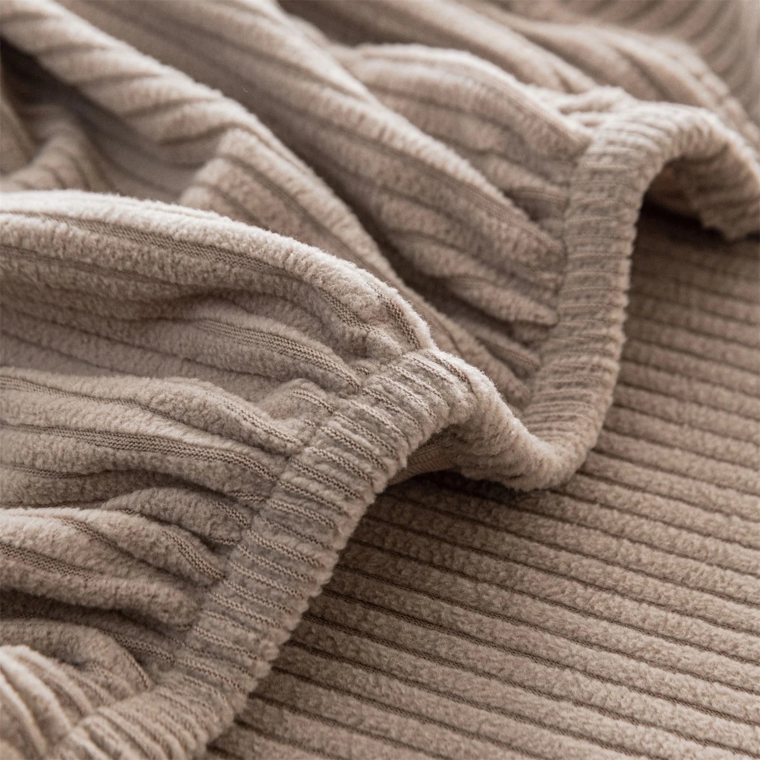 Czarny Sztruksowy Narzuta na Sofę – Rozciągliwy Materiał, Stylowy Design i Ochrona przed Zarysowaniami [narzuta na sofę] 7