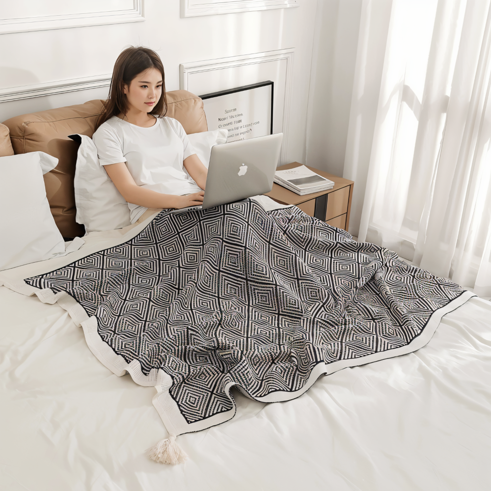 Dekoracyjny Koc Fleece w Geometricznym Wzorze – Czarny i Biały, 70x100 cm, 130x150 cm, 150x200 cm, Idealny na Każdą Pora Roku 1
