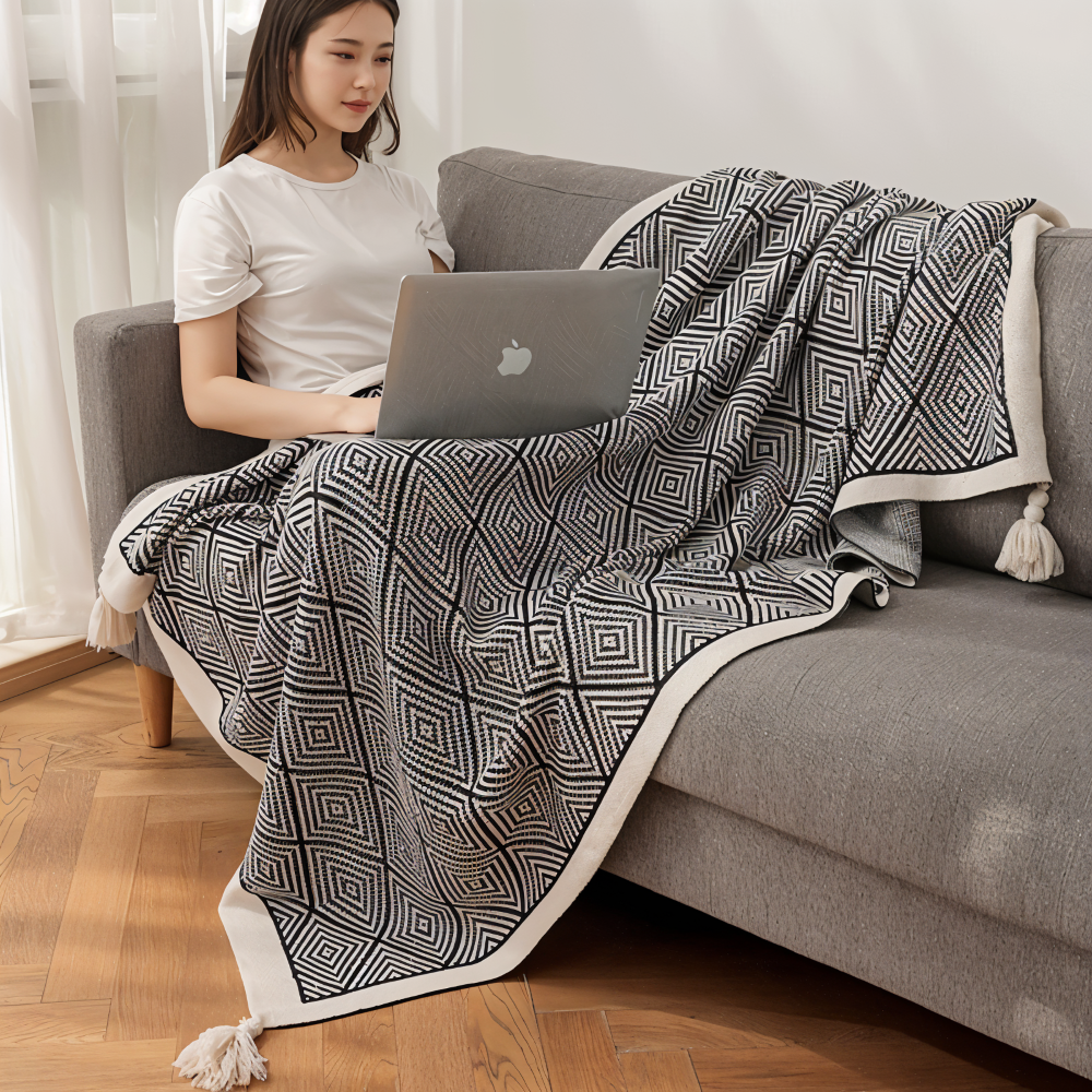 Dekoracyjny Koc Fleece w Geometricznym Wzorze – Czarny i Biały, 70x100 cm, 130x150 cm, 150x200 cm, Idealny na Każdą Pora Roku 3