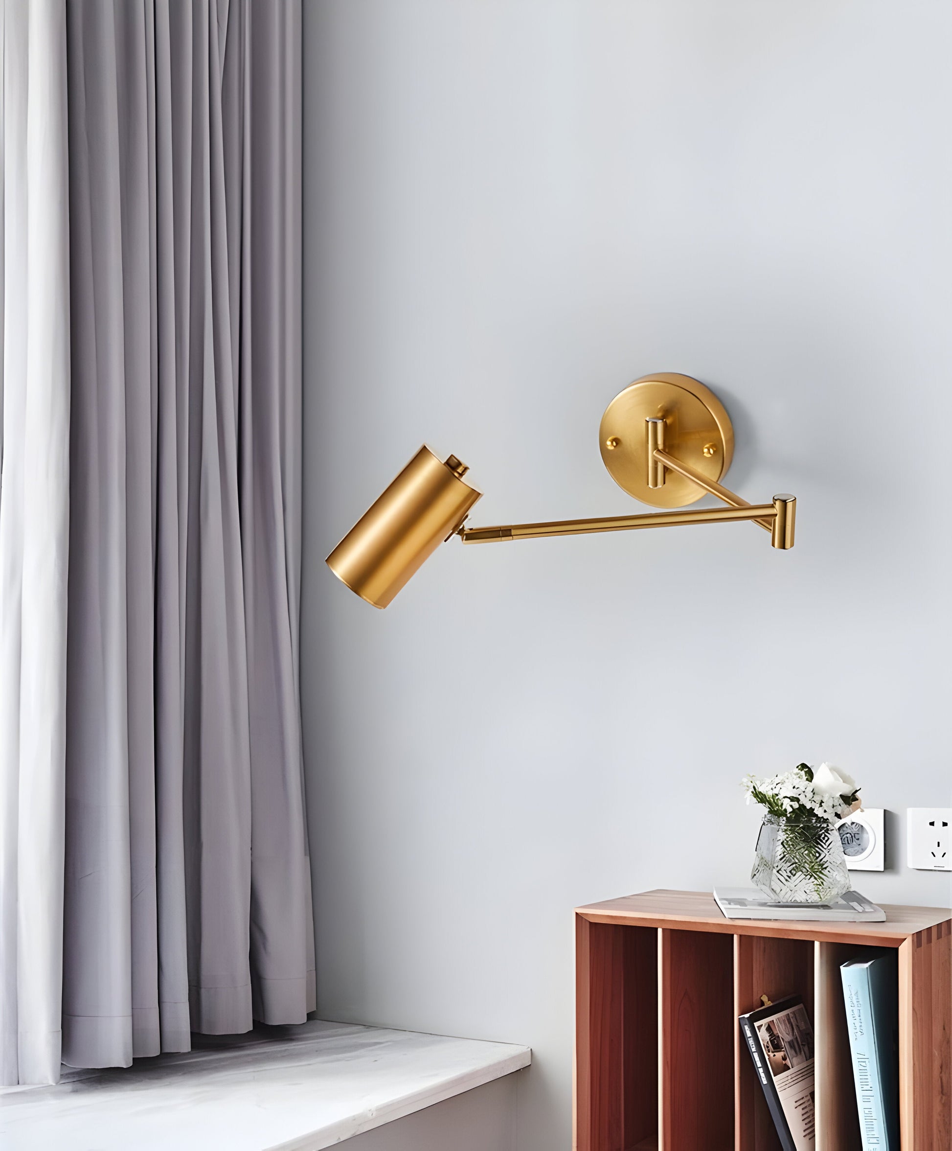 Elegancka Lampa Ścienna z Regulowanym Ramieniem w Złotym i Czarnym - Kinkiet Ścienny do Sypialni z Miękkim Światłem 3