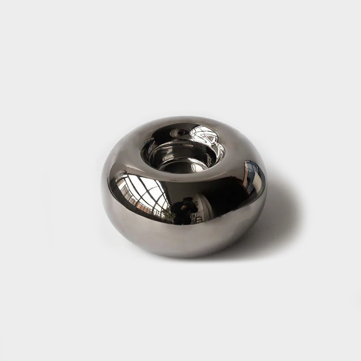 Elegancki Świecznik Ceramiczny w Geometrycznym Kształcie – Srebrne Wykończenie, 15 cm do Wnętrz 9