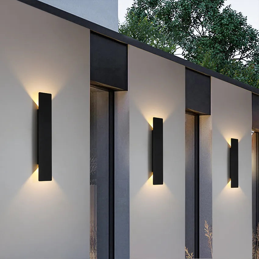 Wodoodporna zewnętrzna lampa ścienna LED IP65 w kolorze czarnym i białym