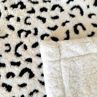 Gruby Ciepły Koc Fleece z Luksusowym Wzorem Lamparta – Idealny do Sypialni i Salonu, Miękki i Przyjemny w Dotyku 2