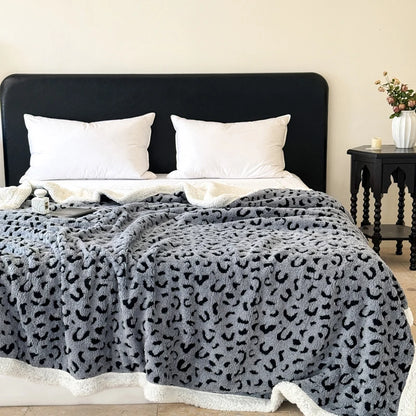 Gruby Ciepły Koc Fleece z Luksusowym Wzorem Lamparta – Idealny do Sypialni i Salonu, Miękki i Przyjemny w Dotyku 9