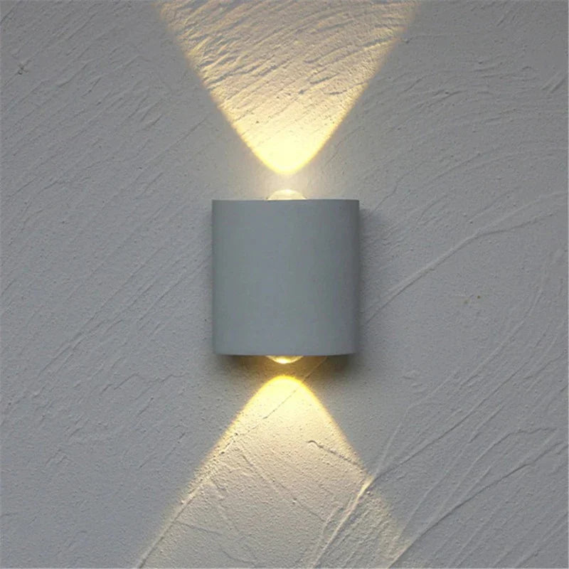Zewnętrzna lampa ścienna LED – kolor biały i czarny