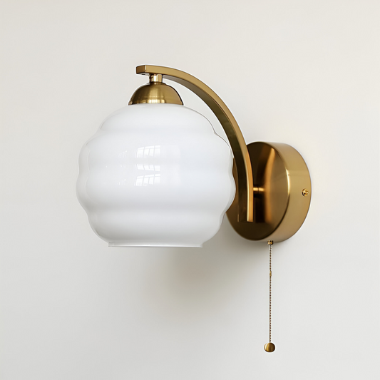 Kinkiet Ścienny Art Deco z Mlecznobiałą Kulą Ø 15 cm – Elegancki Kinkiet do Sypialni i Salonu 0