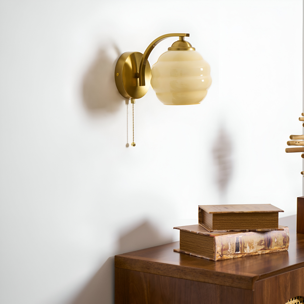 Kinkiet Ścienny Art Deco z Mlecznobiałą Kulą Ø 15 cm – Elegancki Kinkiet do Sypialni i Salonu 2