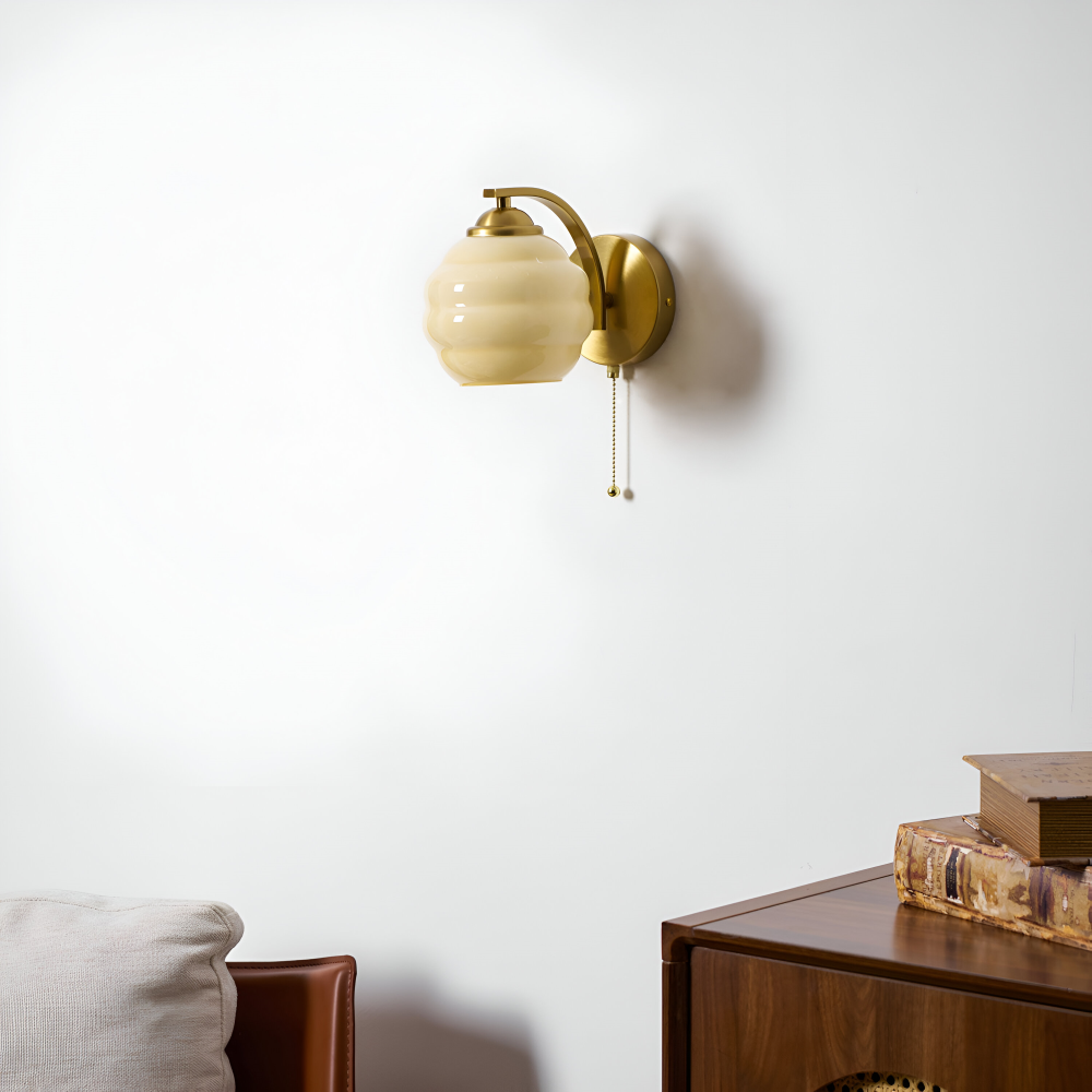 Kinkiet Ścienny Art Deco z Mlecznobiałą Kulą Ø 15 cm – Elegancki Kinkiet do Sypialni i Salonu 4