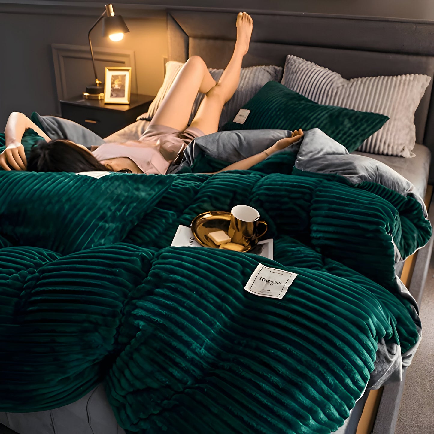 Komplet pościeli 200x220 z weluru – Miękka, oddychająca pościel na każdą porę roku, idealna do sypialni 4