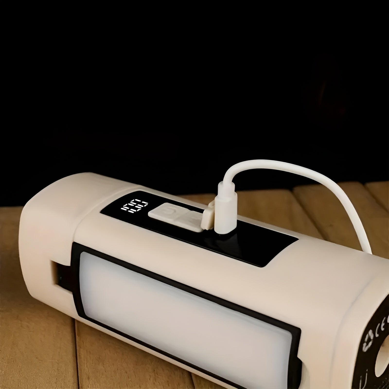 Kreatywna Lampa Kempingowa – Wodoodporna, Obracana 360° z Mocnym Światłem LED 1000 LM dla Miłośników Przyrody 5