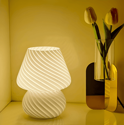 Lampa Biurkowa Vintage z Ręcznie Wytwarzanego Szkła, 3 Temperatury Barwowe, Kompaktowa, z Portem USB – Striped Glow 2