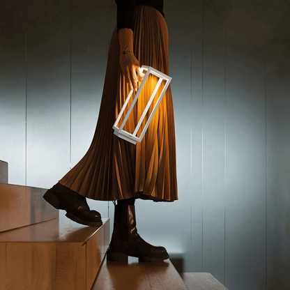 Lampa LED VerticaBeam 3D – Dimmowalna, Przenośna, Ciepłe Światło, Elegancka Lampa do Salonu i Pokoju 2