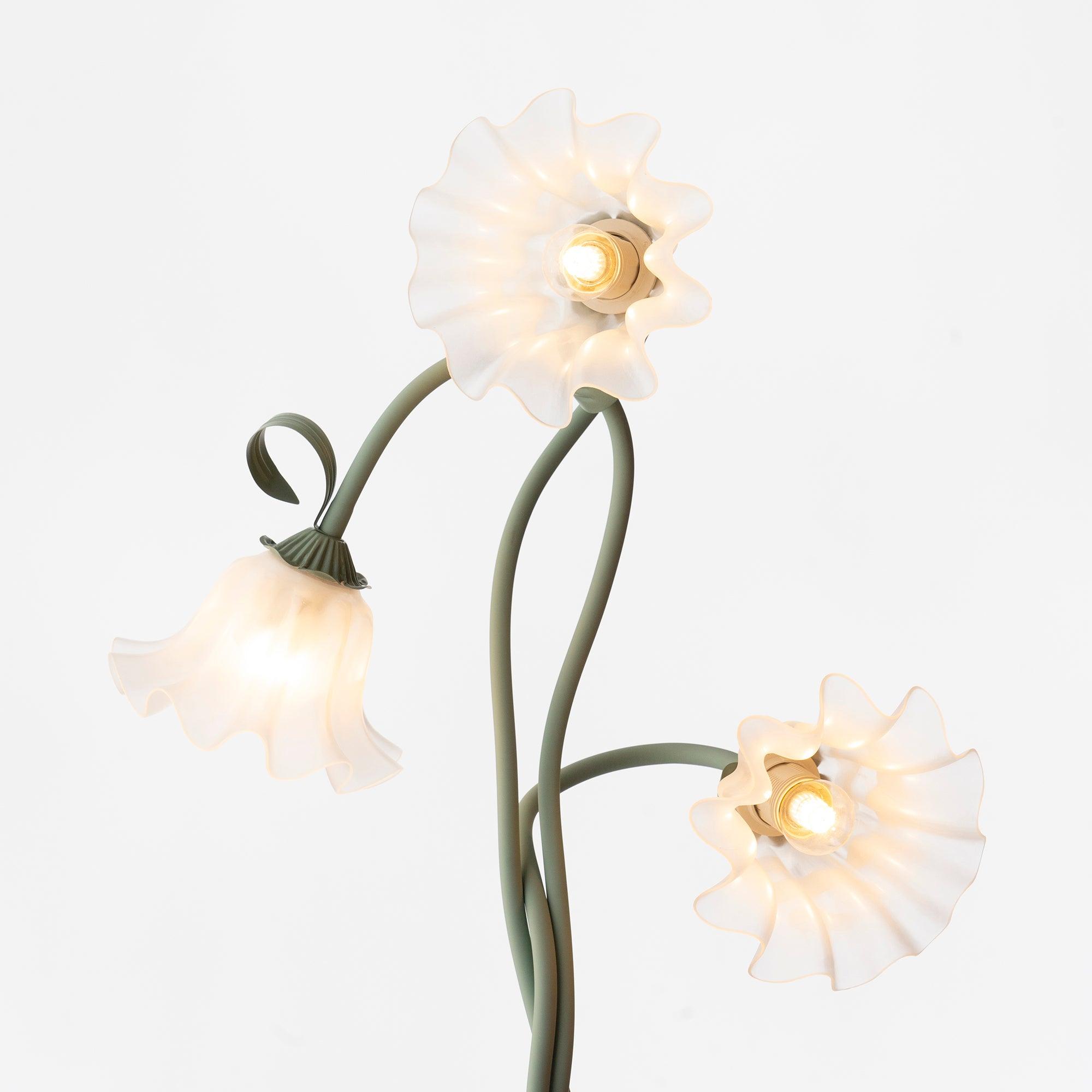 Lampa Podłogowa Calla Flowers z Białymi Kwiatami i Zielonym Stelażem – Elegancka Lampa do Salonów i Sypialni 5